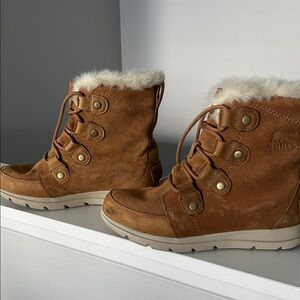 Sorel Women's Tan Winter Boots with Fur Trim
